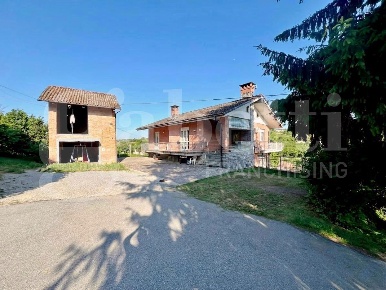 Foto Casa indipendente in Frazione Santa Maria Onorati, La Morra di 160 m²
