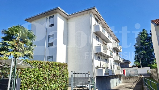 Foto Appartamento in del Carso, Lonate Pozzolo Centro di 94 m² con 4 locali