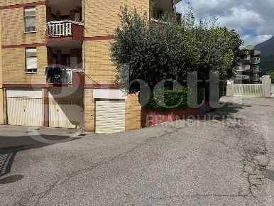 Foto Box in Via pazzo condotto 201, Formia Centro di 46 m² con 1 locali