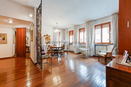 Foto Appartamento in Via Perugino 30, Milano Cadore di 200 m² con 5 locali