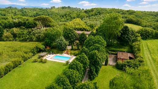 Foto Villa unifamiliare in Via di Tiglio 33, Capannori di 588 m² in vendita