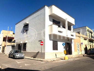 Foto Casa indipendente in Via Roma, Sannicola di 240 m² con 9 locali