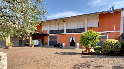 Foto Rustico in Via Bolognina, Bedizzole Piazza di 321 m² con 4 locali