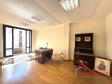 Foto Ufficio in Piazza Dante 10, Genova Centro Città di 75 m² con 4 locali