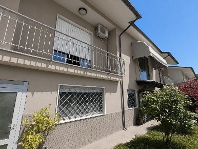 Foto Villa unifamiliare in Via G. Amendola, Lucca Sant'Anna di 150 m²