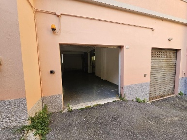 Foto Posti auto in circonvallazione  71r, Campomorone Centro di 11 m²