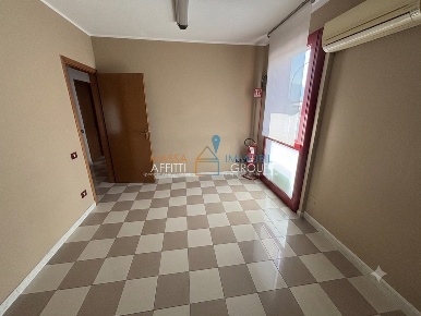 Foto Ufficio in Via Massa Avenza 2, Massa Zona Industriale di 60 m²