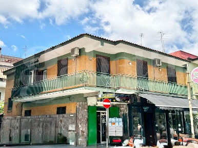 Foto Casa indipendente in Via Galilei 31, Arzano di 205 m² con 5 locali