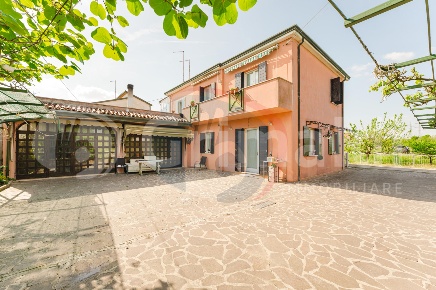 Foto Villa bifamiliare in Vandura, Padova Sacro Cuore di 335 m² in vendita