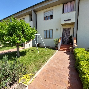 Foto Villa a schiera in Rosolino Pilo, Grosseto Braccagni di 160 m²
