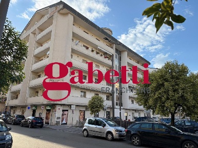 Foto Box in Via Patturelli 99, Caserta Corso Trieste di 37 m² con 1 locali