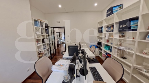 Foto Negozio in Via vitruvio 20, Formia Centro di 134 m² con 4 locali
