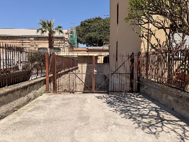 Foto Box in Via maione da bari 19, Palermo Brancaccio di 35 m² con 1 locali