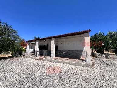 Foto Villa unifamiliare in Strada MONTI DEL DUCA 0, Martina Franca di 60 m²
