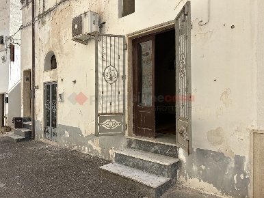 Foto Casa indipendente in Via Battista 89-91, Grottaglie di 130 m²