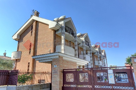 Foto Villa unifamiliare in Via Gionchetto 2B, Latina Gionchetto di 170 m²