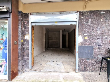 Foto Negozio in Via Mariano Semmola 96, Napoli Rione Alto di 30 m²