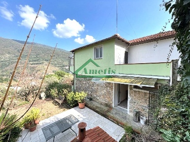 Foto Villa unifamiliare in Diano Borello, Diano Marina Centro di 200 m²
