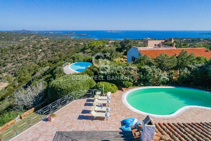 Foto Villa singola in Milmeggiu, Olbia di 250 m² con 10 locali in vendita