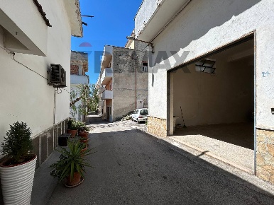 Foto Posti auto in Via Galileo Galilei 26, Ischitella Centro di 87 m²