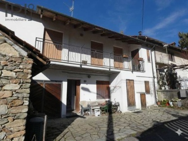 Foto Case semi ndipendenti in loc. piano, Dego Piano di 122 m² con 5 locali