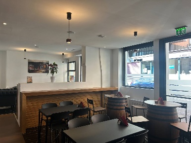 Foto Attività commerciale in PIAZZA DANTE, Teramo Centro di 100 m²