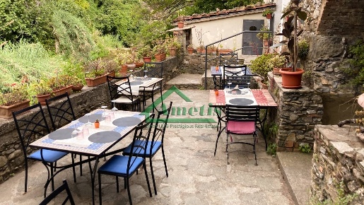 Foto Locale commerciale in Dolcedo, Dolcedo Centro di 110 m² con 3 locali