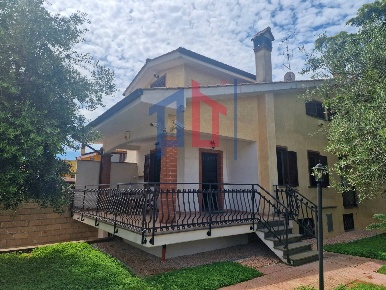 Foto Villa unifamiliare in Via Massa Carrara, Ardea Nuova Florida di 120 m²