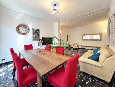 Foto Appartamento in Via Argine Destro, Imperia di 121 m² con 5 locali