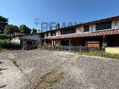 Foto Case semi ndipendenti in VIA MASCAGNI 30, Azzate Centro di 132 m²