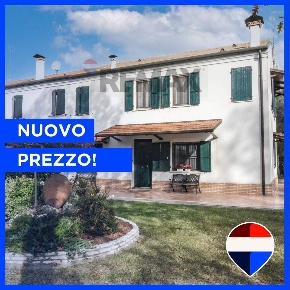 Foto Villa unifamiliare a Ostellato di 204 m² con 8 locali in vendita