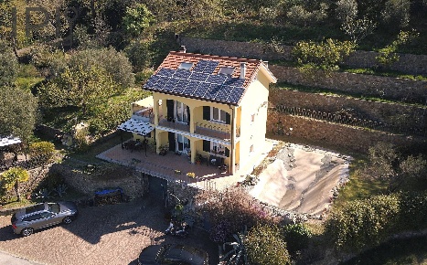 Foto Villa unifamiliare in via San Lorenzo al Colle 10, Savona di 250 m²