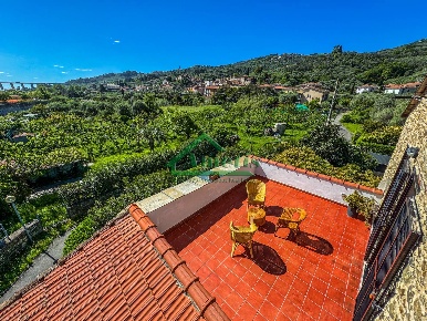 Foto Appartamento in Piani, Imperia Piani, Torrazza di 130 m² con 5 locali