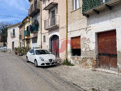 Foto Locale commerciale in Via Rotabile, Paduli di 50 m² con 2 locali