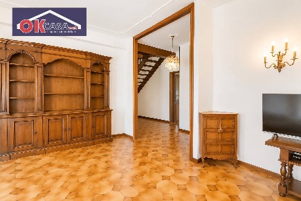 Foto Appartamento in via Montemezzi, Vigasio Centro di 195 m² con 5 locali