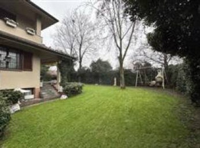 Foto Villa a schiera in via Don Luigi Cantini 69, Agrate Brianza Centro