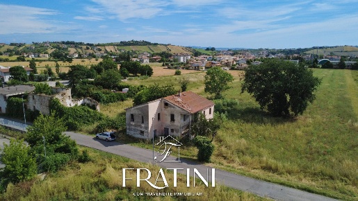 Foto Rustico in Via Cincinnato, Sant'Egidio alla Vibrata di 250 m²