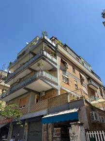Foto Negozio in VIA DEI FRASSINI, Roma di 40 m² con 1 locali in vendita
