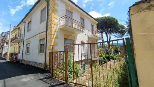 Foto Villa unifamiliare in VIA GISELLA TREGLIA, Minturno di 360 m²