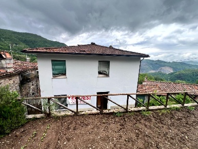 Foto Casa indipendente a Pescaglia di 81 m² con 6 locali in vendita