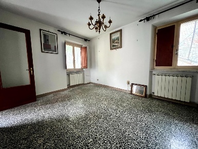 Foto Casa indipendente a Pescaglia di 81 m² con 6 locali in vendita
