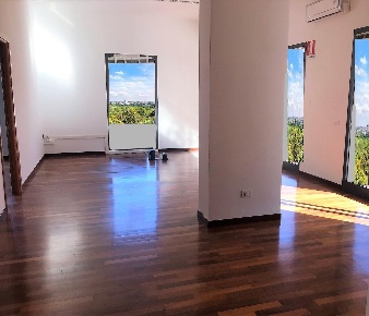 Foto Locale commerciale a Montelupo Fiorentino Centro di 104 m² in affitto
