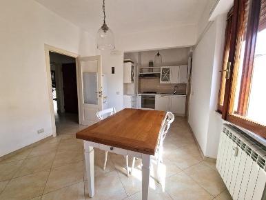 Foto Appartamento a Carrara Avenza di 100 m² con 4 locali in vendita