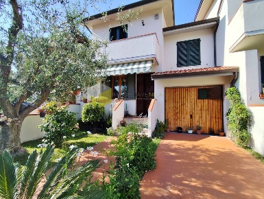 Foto Villa a schiera a Vecchiano Migliarino di 120 m² con 5 locali