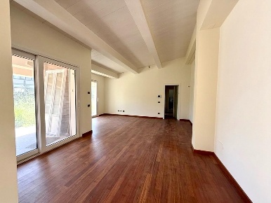 Foto Casa indipendente a Ponsacco Centro di 140 m² con 7 locali in vendita