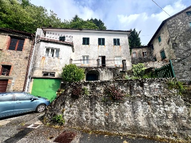 Foto Appartamento a Pescaglia Gello di 120 m² con 7 locali in vendita