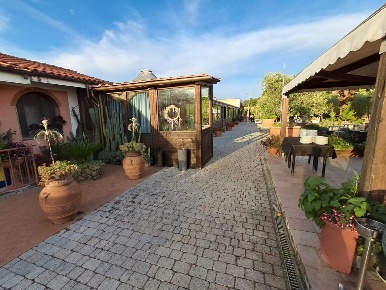 Foto Ristorante a Pisa Villaggi, Bellaria di 600 m² con 8 locali in vendita