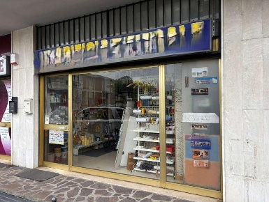 Foto Negozio a Seriate di 236 m² con 1 locali in vendita