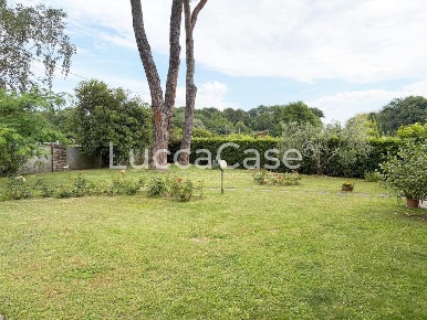 Foto Villa unifamiliare a Capannori Gragnano - Lappato di 250 m² in vendita