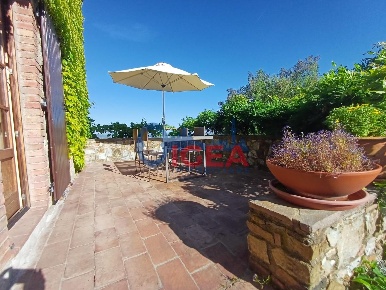 Foto Rustico a Gavorrano di 200 m² con 8 locali in vendita